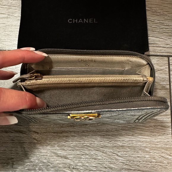 ❤️🎉 HOST PICK💘‼️ CHANEL Boy Zip Around CC Compact Wallet in Crackled Gunmetal - Picture 6 of 7